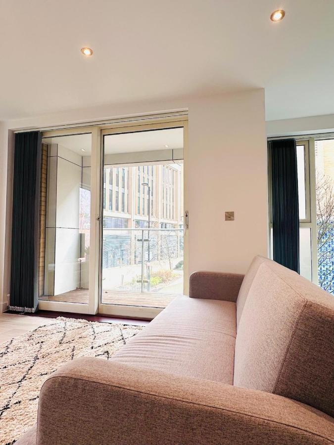 Luxury Corner Apartment by Cambridge Station with Free Allocated Underground Parking & Flexible Beds - 2