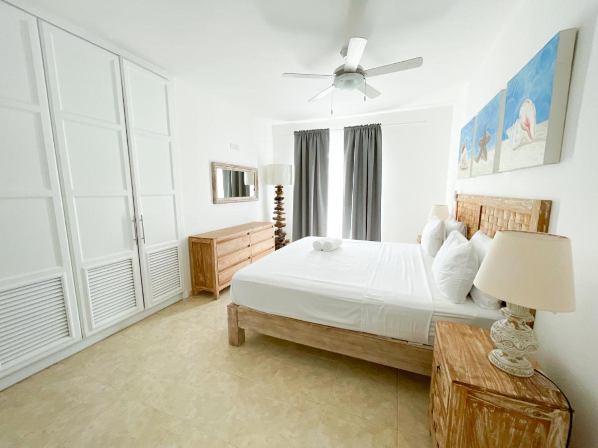 Tropical Sun Suites Villas and Homes - Beach Club, Spa, Restaurants - playa Los Corales - 3