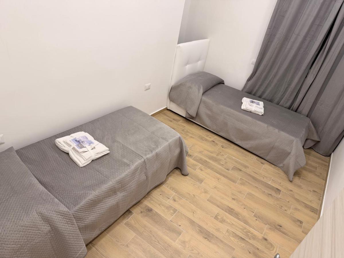 Airport Napoli 2 - 5