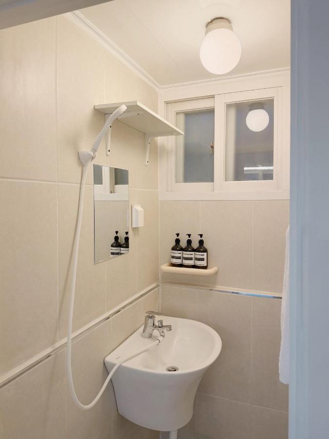 5 min to station, Direct Bus Access, 3BR, 4Beds, 2Beths, Entire 1st Floor House with Private Yard, Free Luggage Storage - 3