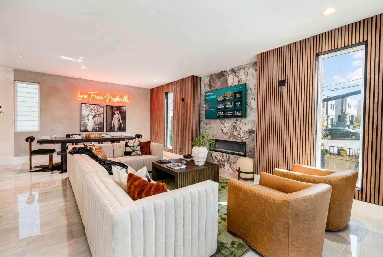 Elevator with Rooftop Hot Tub & Spacious Yard - 2