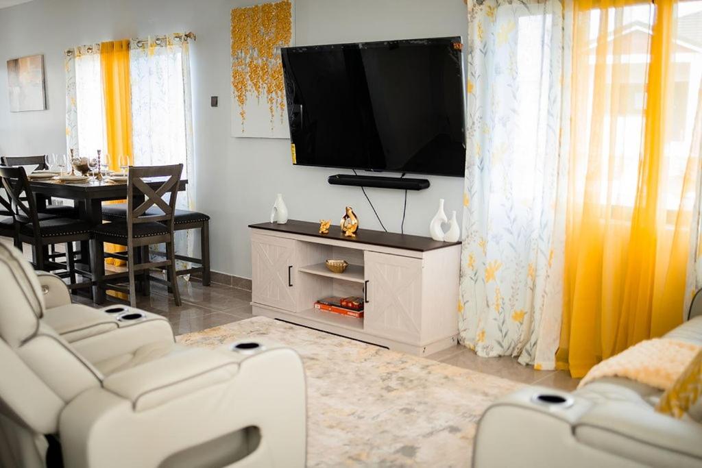 Gated Runaway Bay Townhome with Pool Near Beach