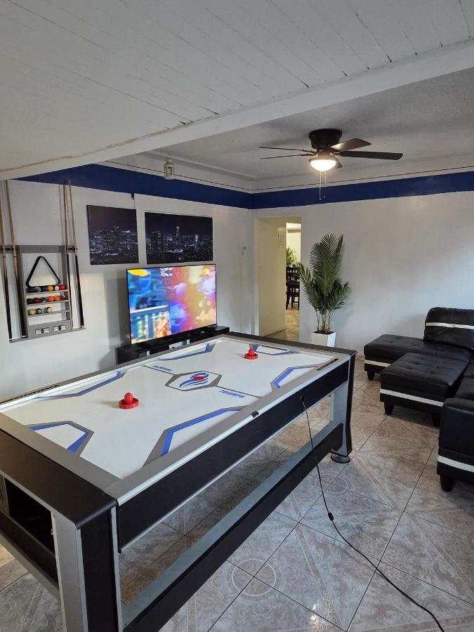 Entire Front House in Los Angeles - 5