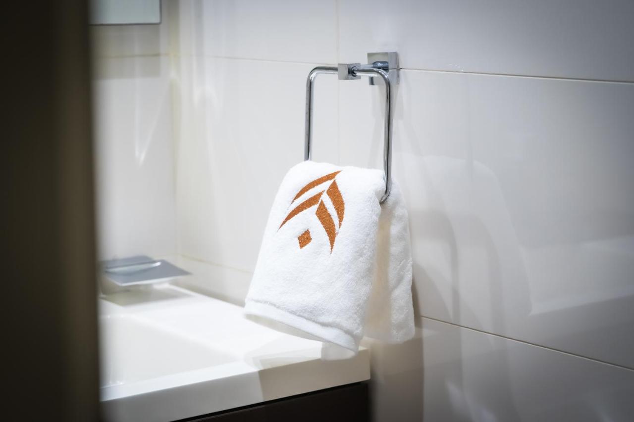 Prime 1BR Downtown Dubai Mall Walk Burj Area - 3