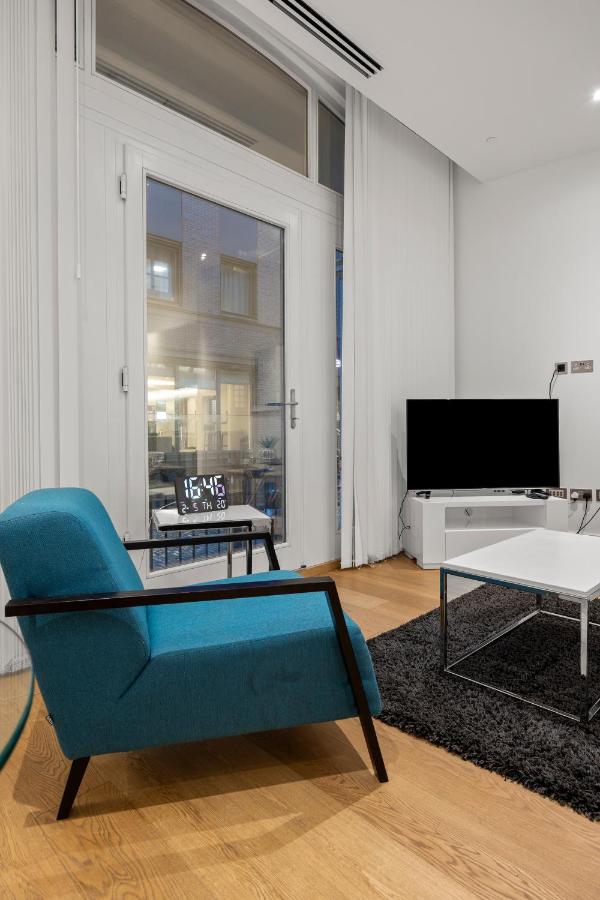 1 Bed Apartment in the Heart of London, by ARP Homes, Within 15 min Walk to Most Attractions - 2