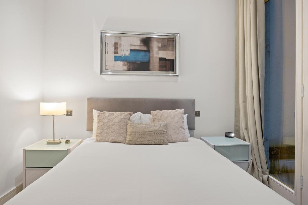 1 Bed Apartment in the Heart of London, by ARP Homes, Within 15 min Walk to Most Attractions - 4