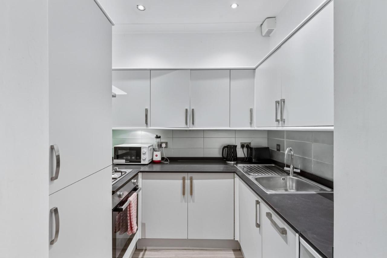 Earl's Court Stylish Apartment in Central London - 4