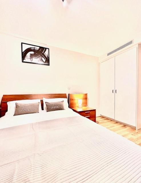 Stylish Luxury 1BR in Chelsea - 2