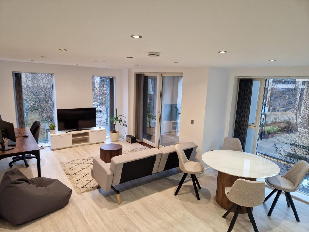 Luxury Corner Apartment by Cambridge Station with Free Allocated Underground Parking & Flexible Beds - 5