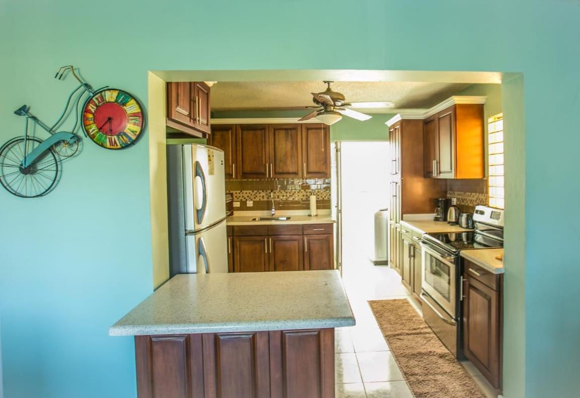 Book a Cozy Getaway: Near Bob Marley Museum - 4