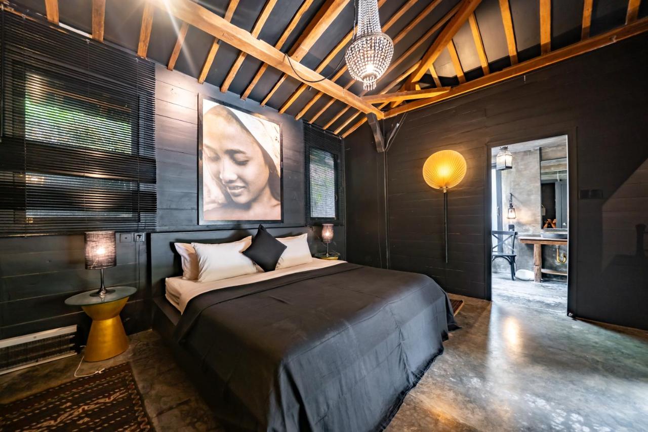 Black Serpent 3BR Villa with Jacuzzi in Uluwatu - 2