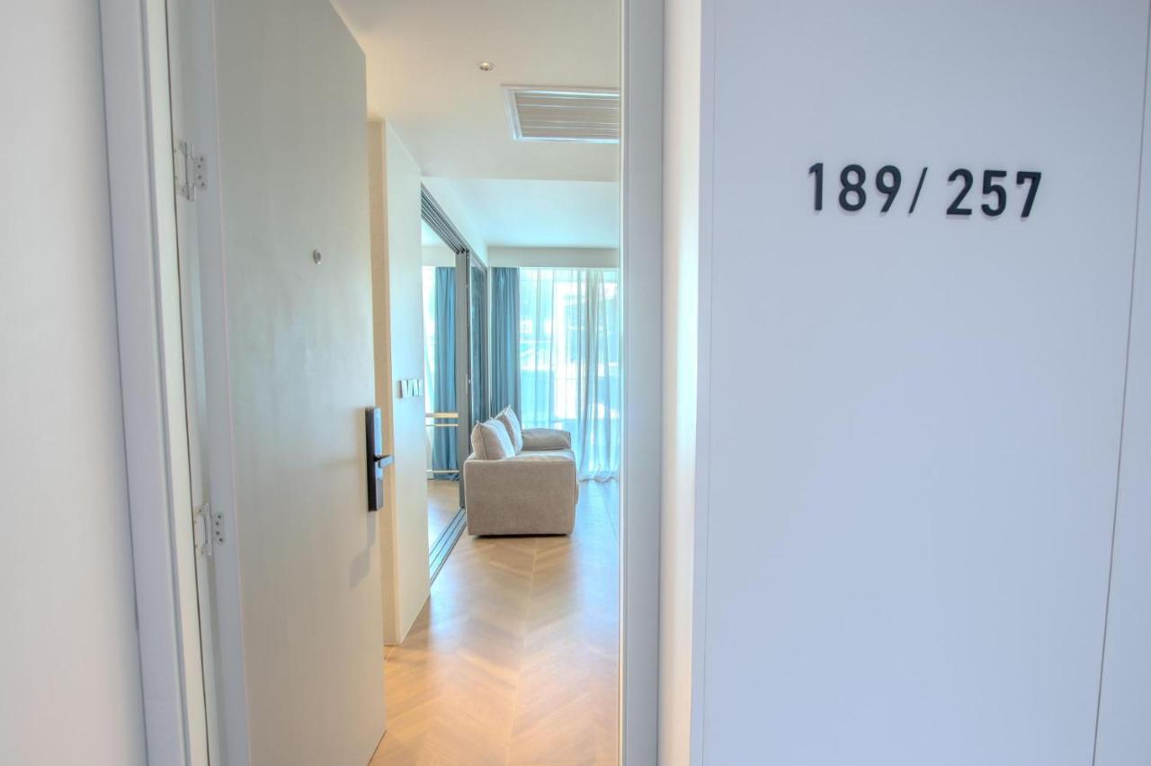 BEACHFRONT 257 D One-Bedroom Residence