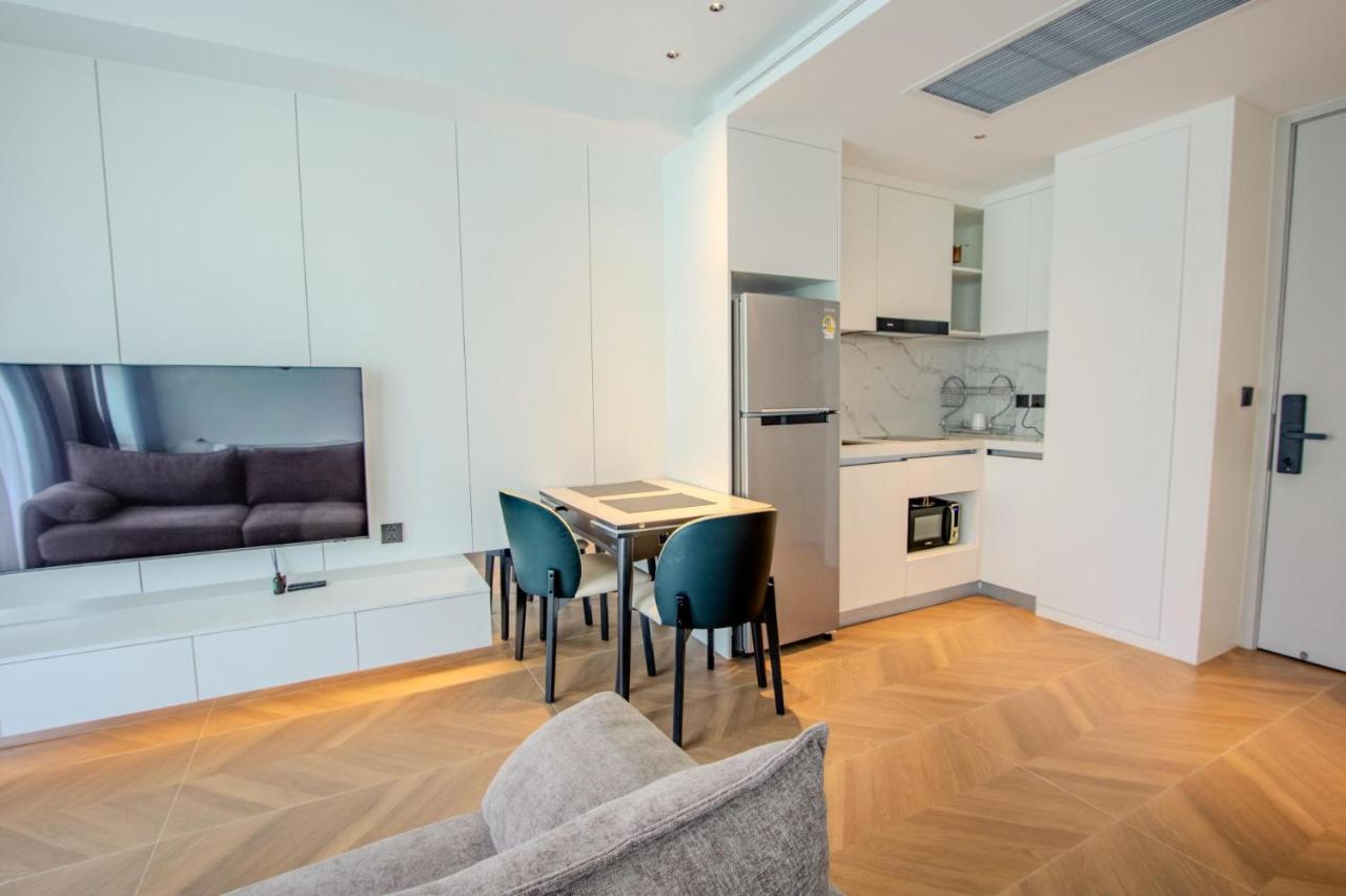 BEACHFRONT 257 D One-Bedroom Residence - 4