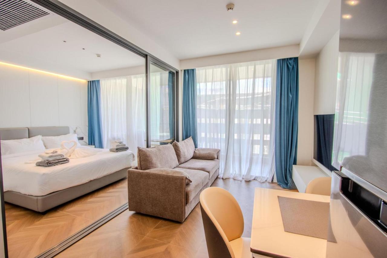 BEACHFRONT 257 D One-Bedroom Residence - 2