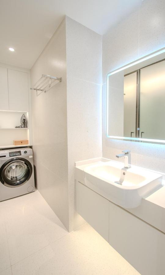 BEACHFRONT 257 D One-Bedroom Residence - 3