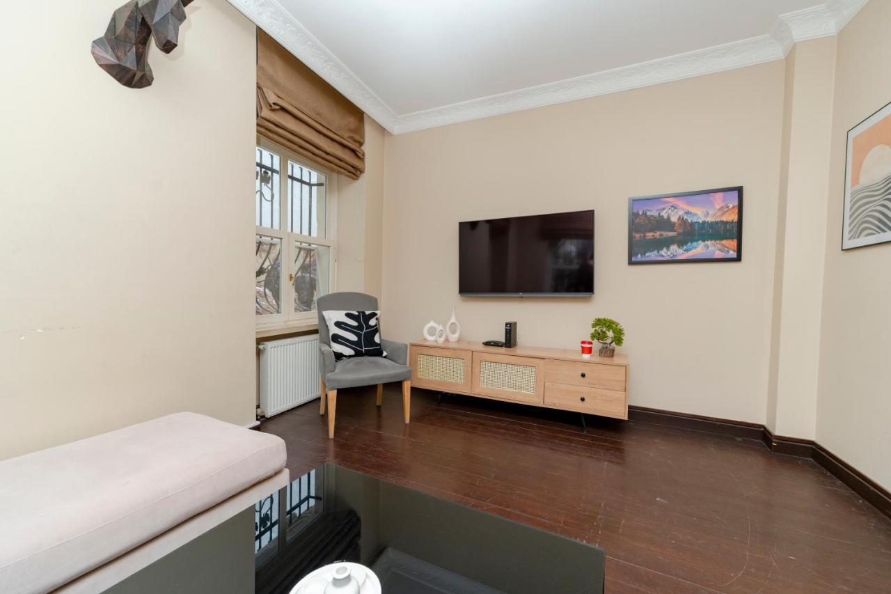 Three-Bedroom Family Suite in Managed Aparthotel - Central Location near Taksim - 5