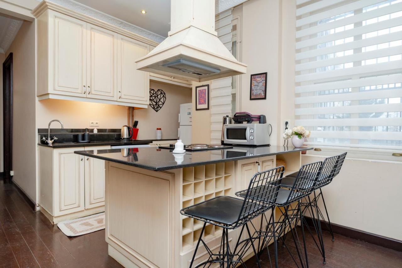 Three-Bedroom Family Suite in Managed Aparthotel - Central Location near Taksim - 4