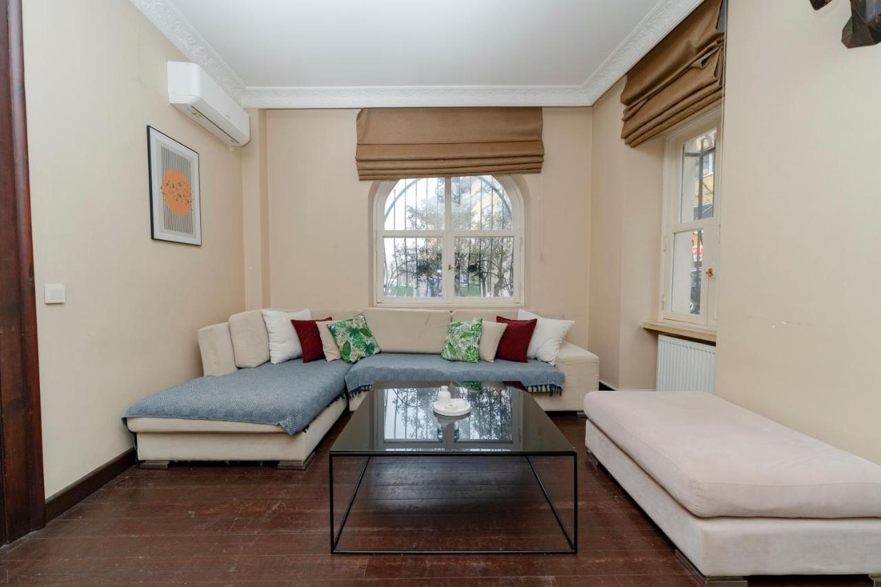 Three-Bedroom Family Suite in Managed Aparthotel - Central Location near Taksim - 2