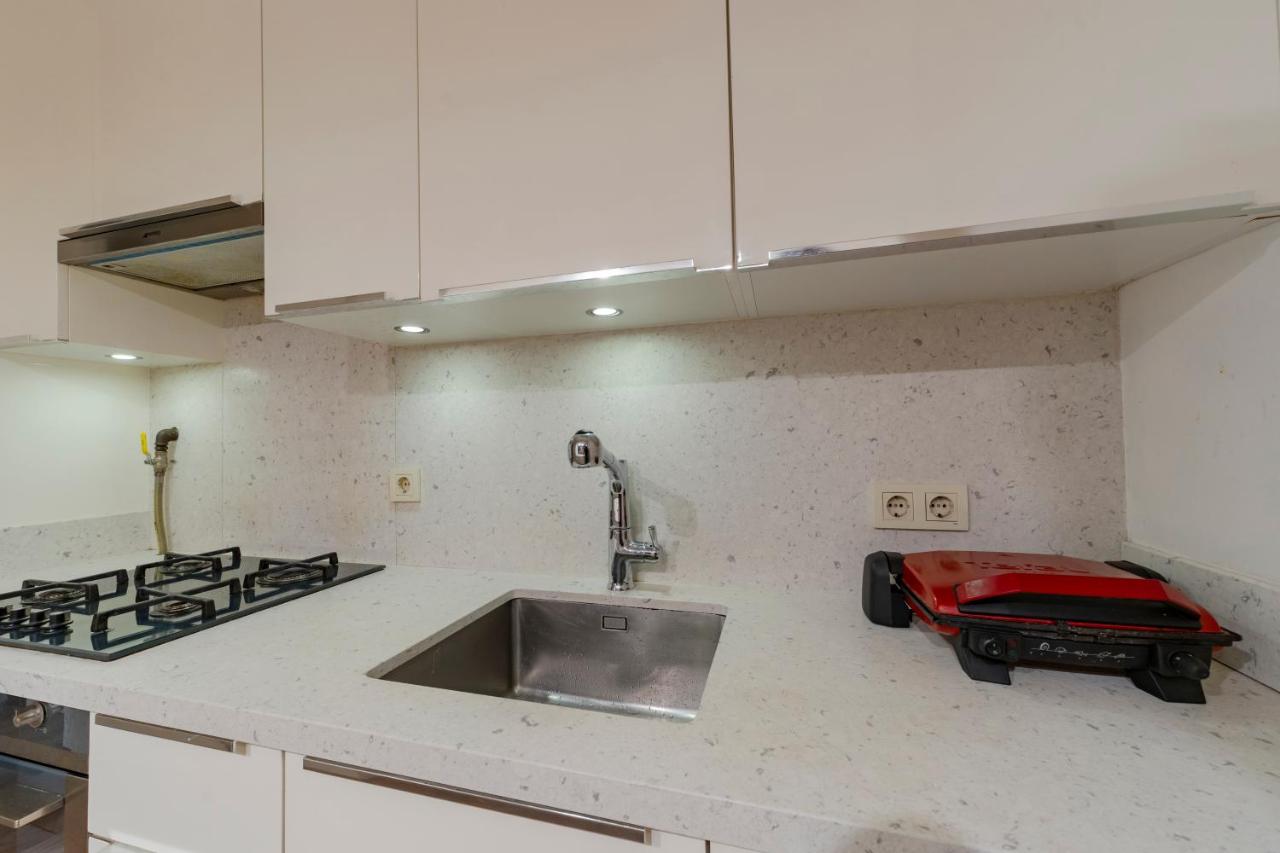 Three-Bedroom Family Suite in Managed Aparthotel - Balcony & Elevator near Taksim Square - 3