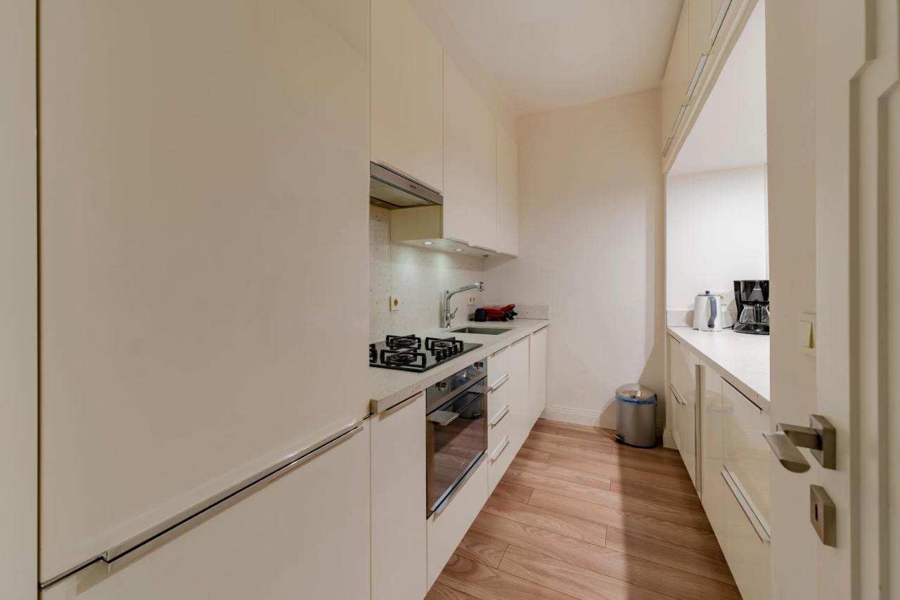 Three-Bedroom Family Suite in Managed Aparthotel - Balcony & Elevator near Taksim Square - 4