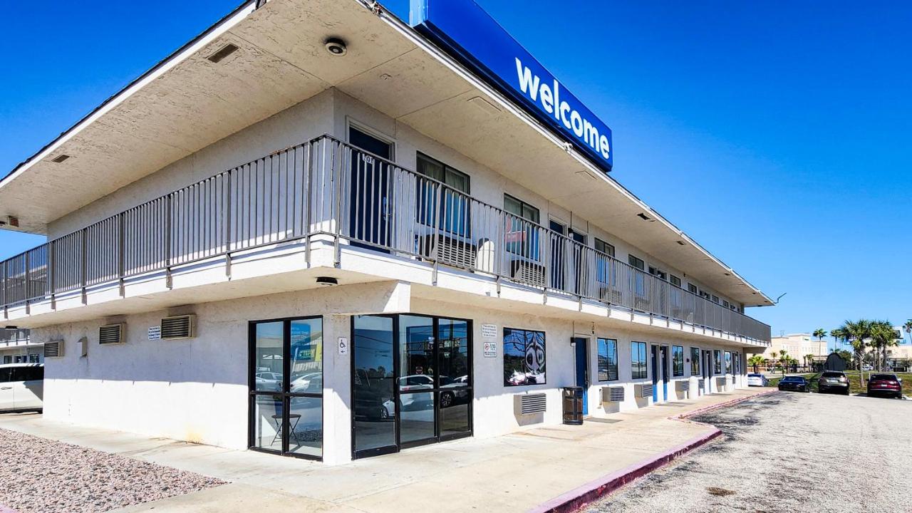 Image: Studio 6 Galveston TX