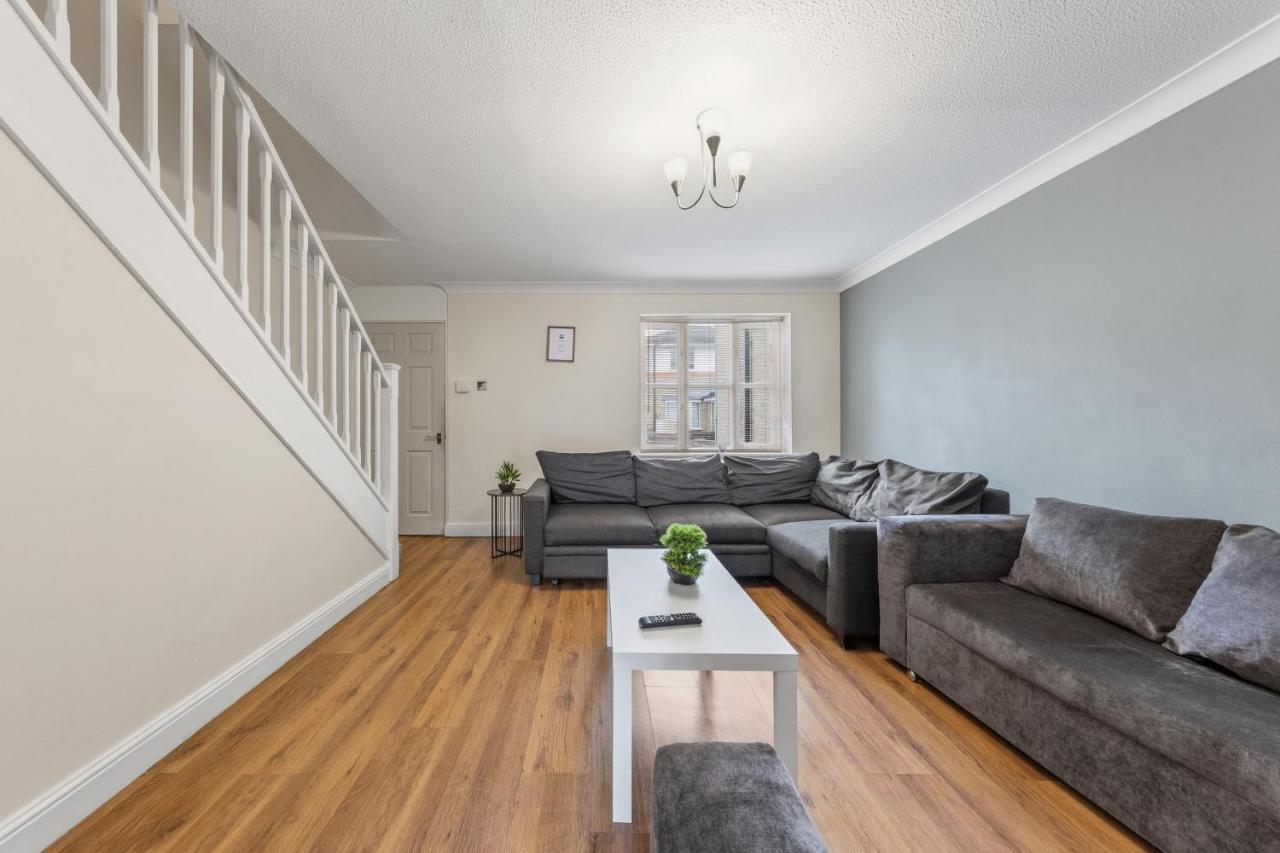 2-Bed Home London - Long Stays - 4