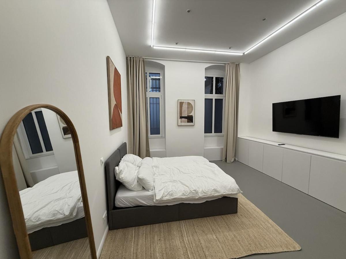 2 BR, central, calm and modern Berlin getaway - 2