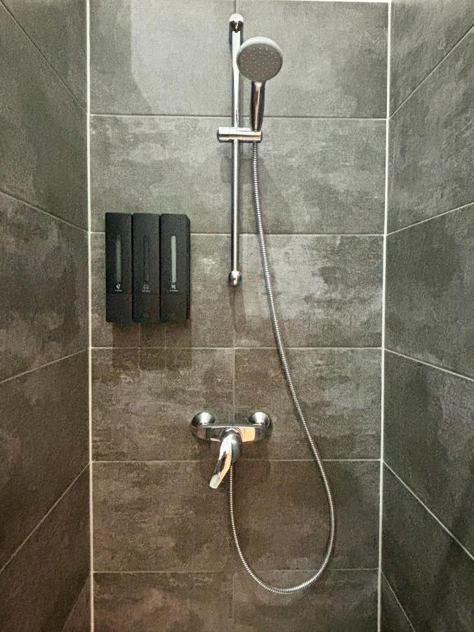 2 BR, central, calm and modern Berlin getaway - 3