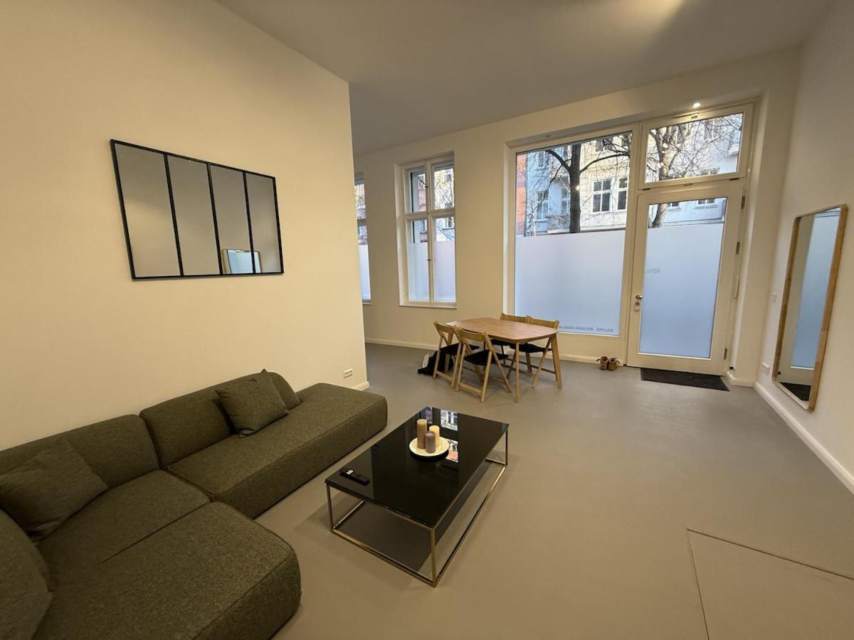 2 BR, central, calm and modern Berlin getaway - 4