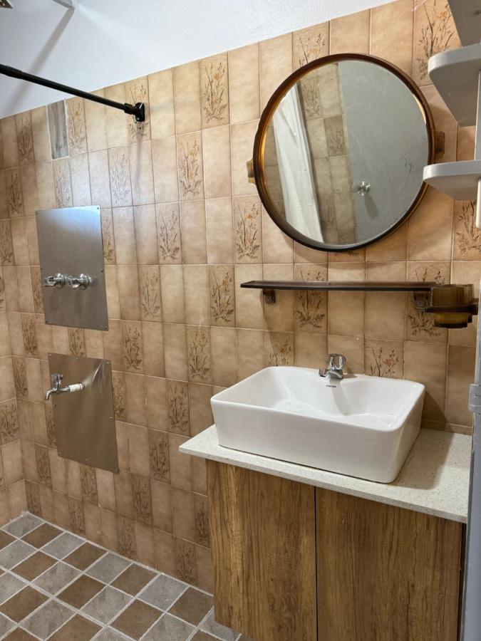 Uncle George's Free Breakfast with Seaview Balcony - 4