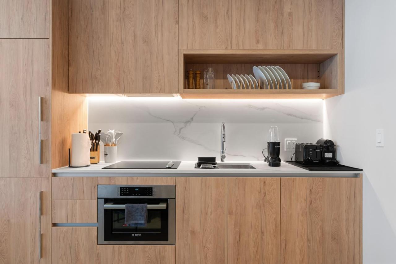 Downtown Condo w Roofpool & Gym - 4