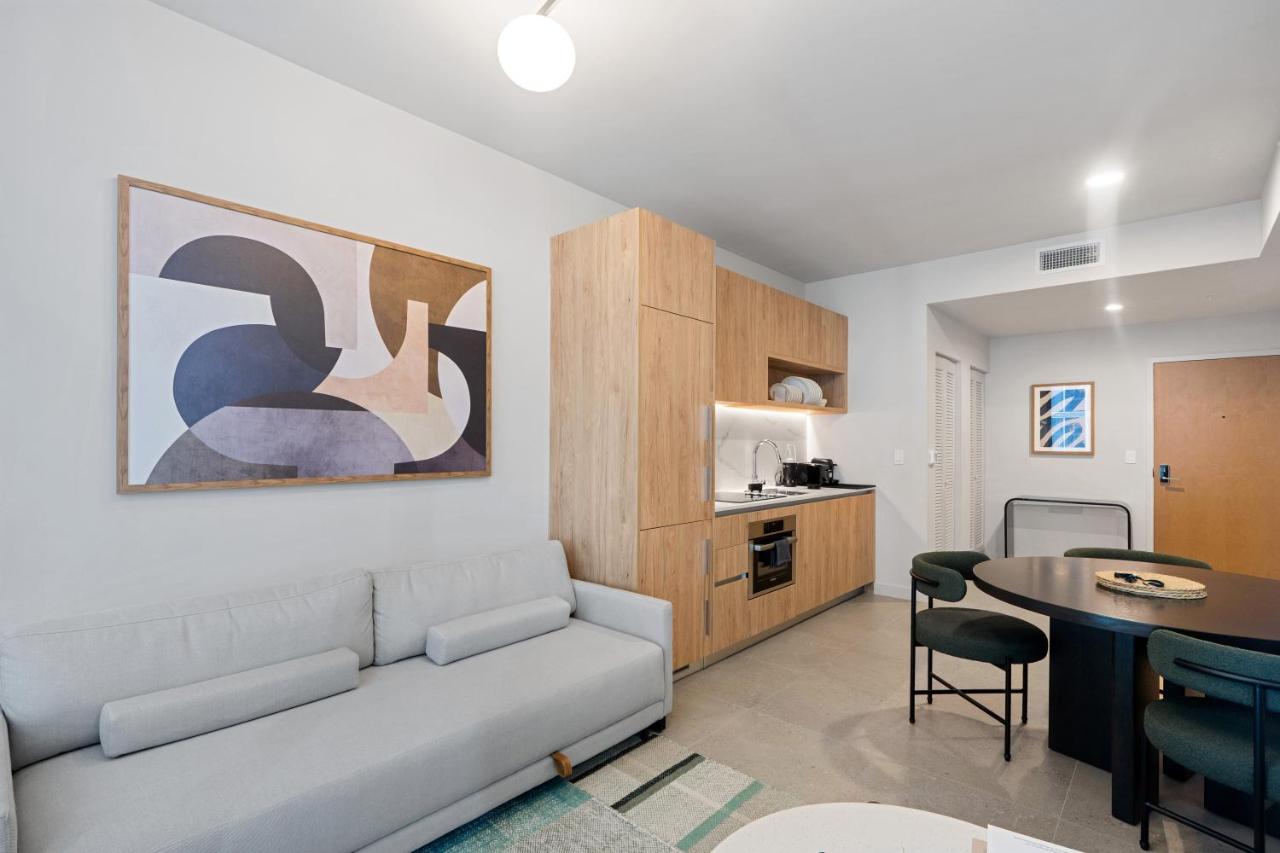 Downtown Condo w Roofpool & Gym