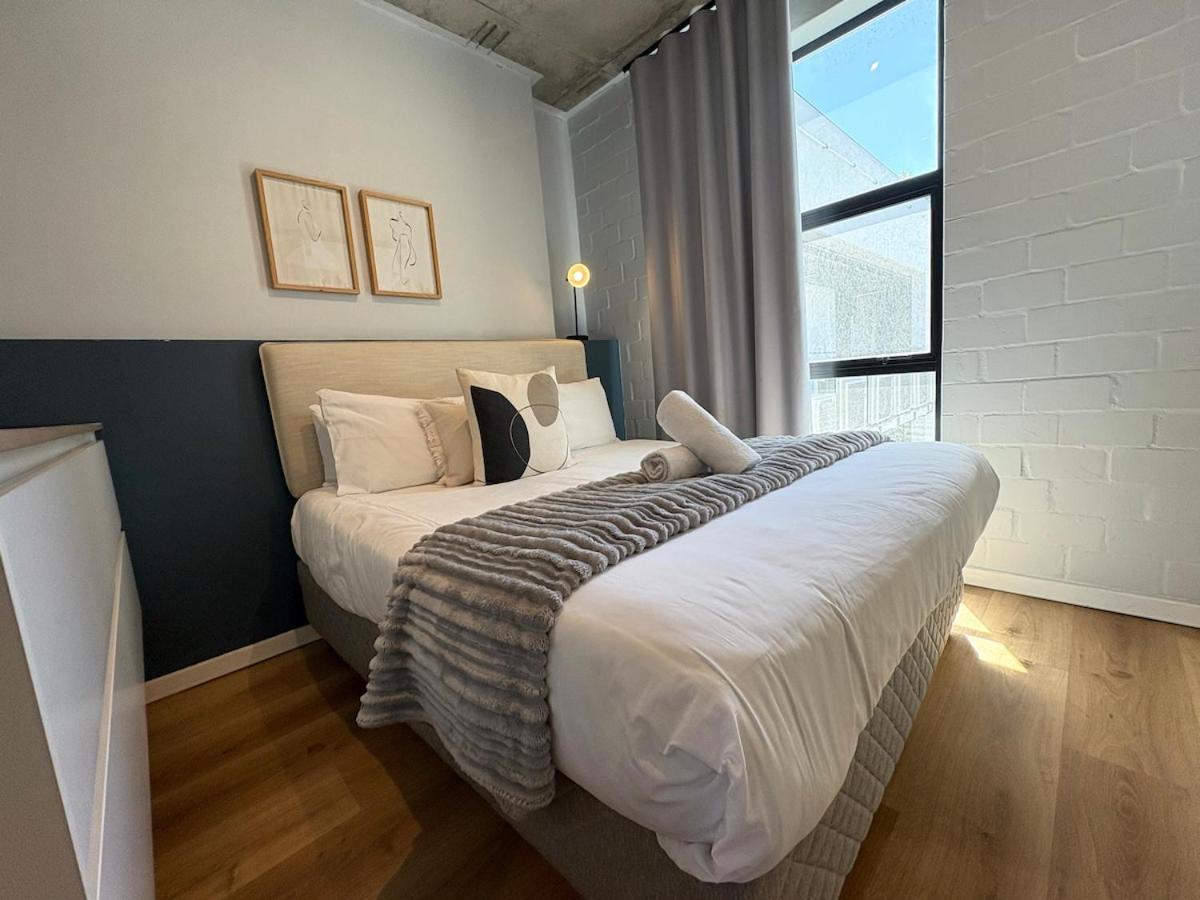 Stylish Sea Point Two Bedroom Apartment - 2