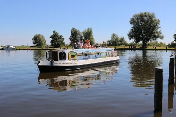 New houseboat city center 'Cruijff'