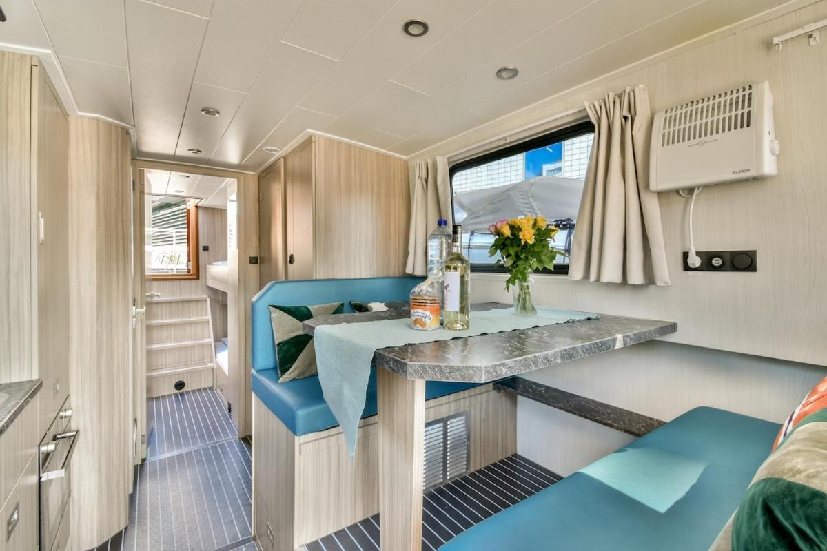 New houseboat center Amsterdam 'Fenke' - 4