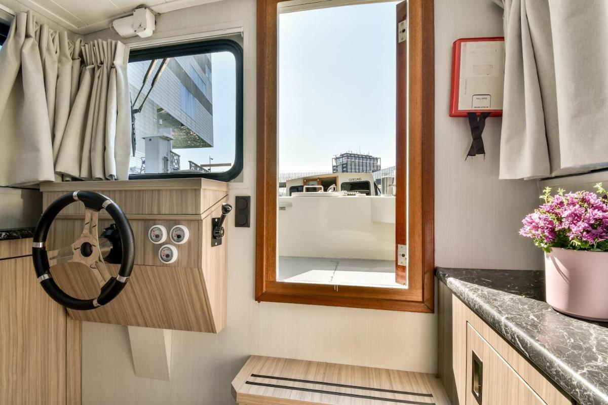 New houseboat center Amsterdam 'Fenke' - 3
