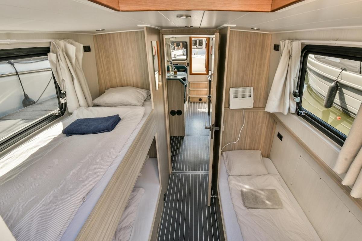 New houseboat center Amsterdam 'Fenke' - 2