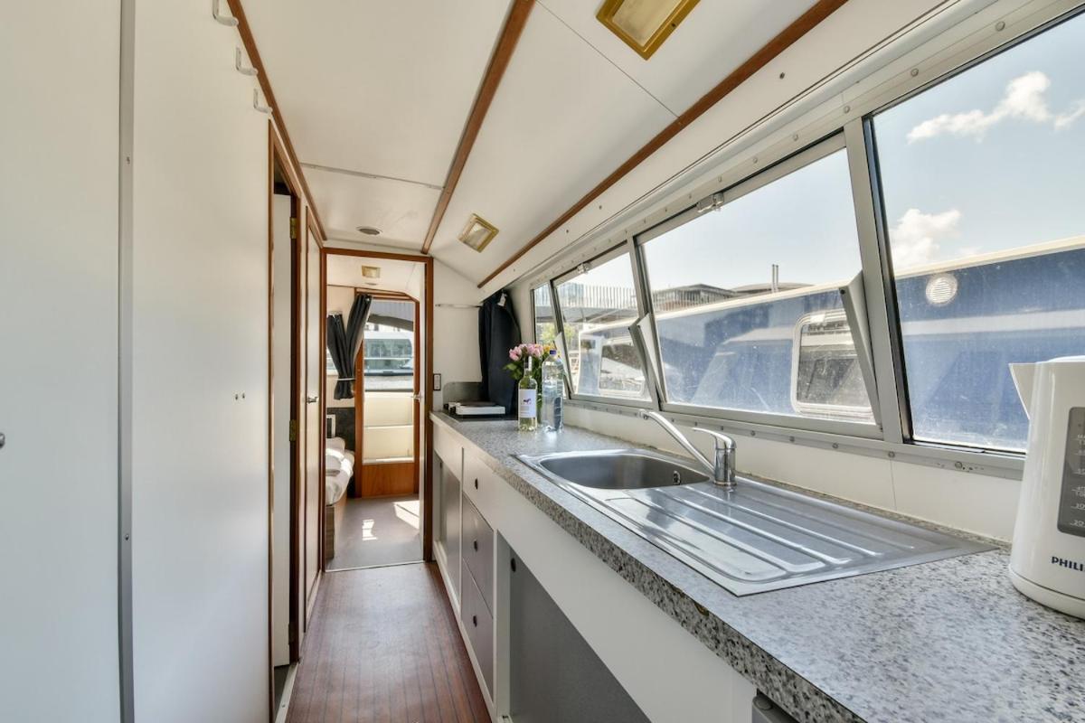 Comfortable boat city center 'Boekanier 5' - 2