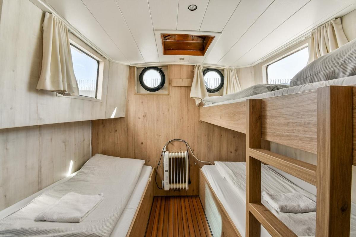 Authentic houseboat city center 'Loosdrecht' - 2