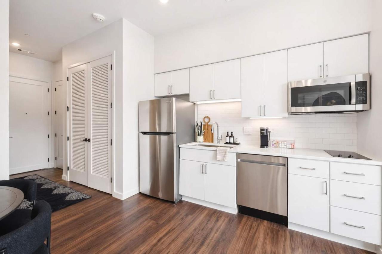 Heart of Music Row Walk to Vanderbilt & More - 4