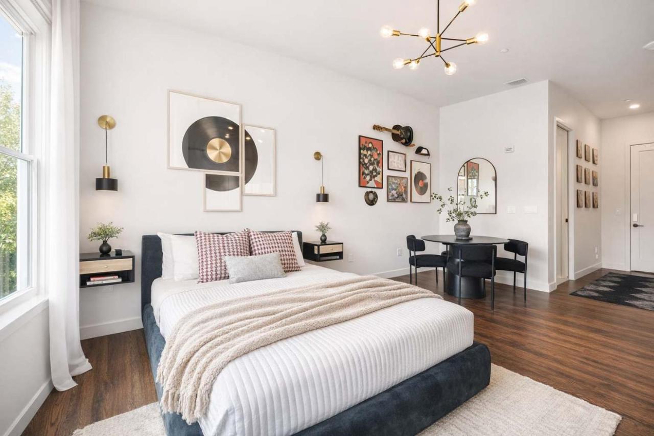 Heart of Music Row Walk to Vanderbilt & More - 5