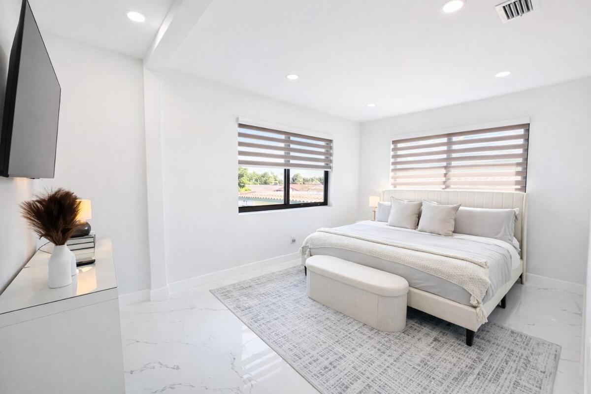 Luxury 1 King BR Retreat near Calle Ocho - 2