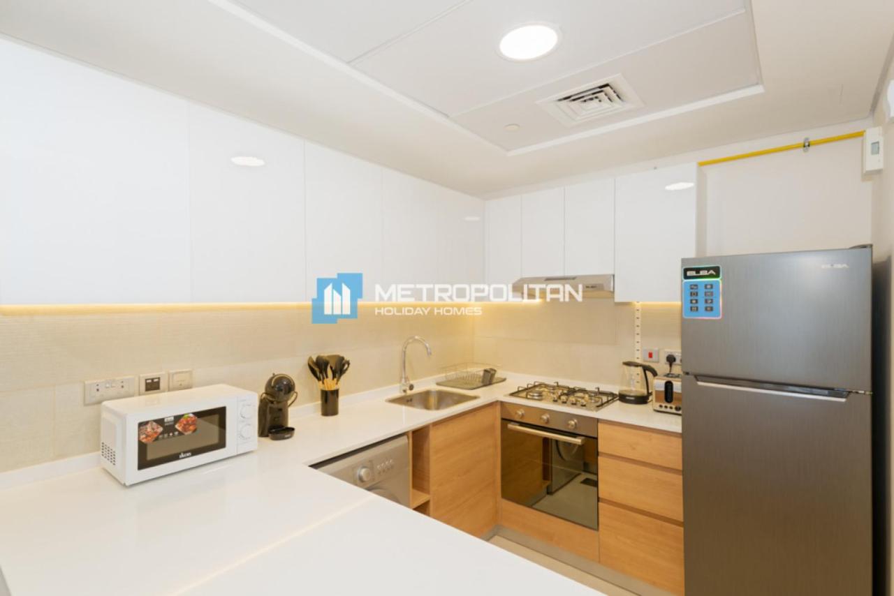MCRE Modern 2BR Residence, Radiant Bay - 5