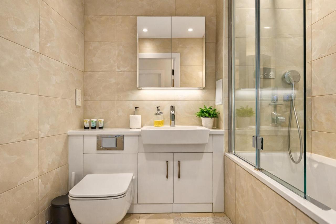 Notting Hill Chic Apartment with Balcony - 3