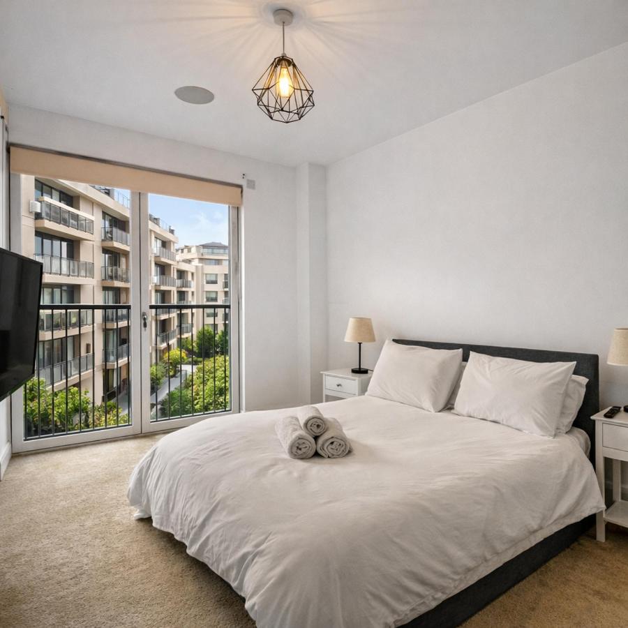 Notting Hill Chic Apartment with Balcony - 2