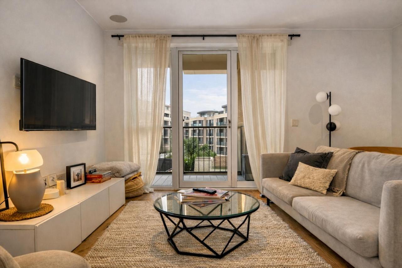 Notting Hill Chic Apartment with Balcony - 5