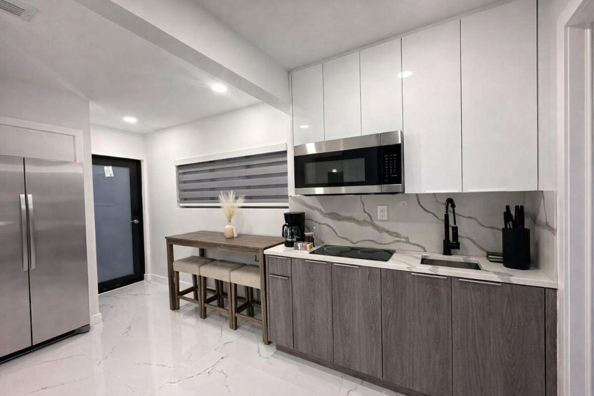 Luxury 2BR Miami Retreat King Suite Free Parking - 4