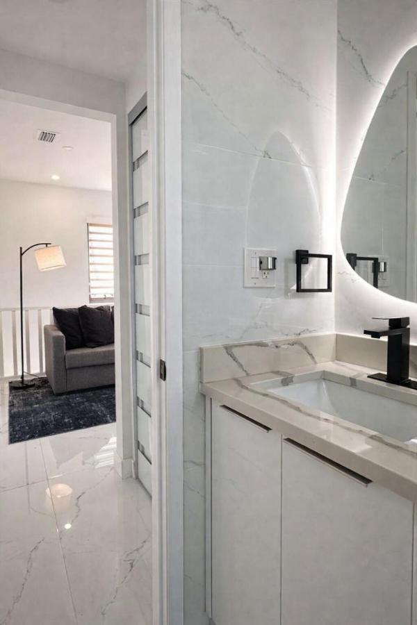 Luxury 2BR Miami Retreat King Suite Free Parking - 3