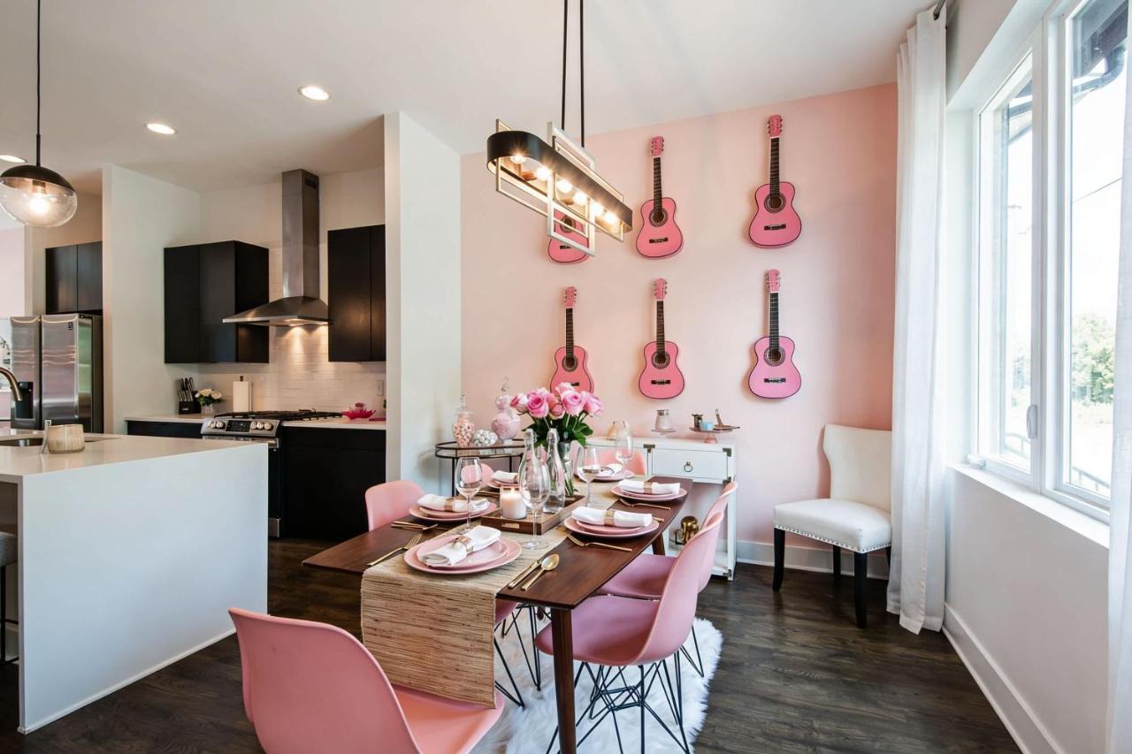 NEW Dollys Dream 12 Beds Downtown Nash Opry Karaoke - 2