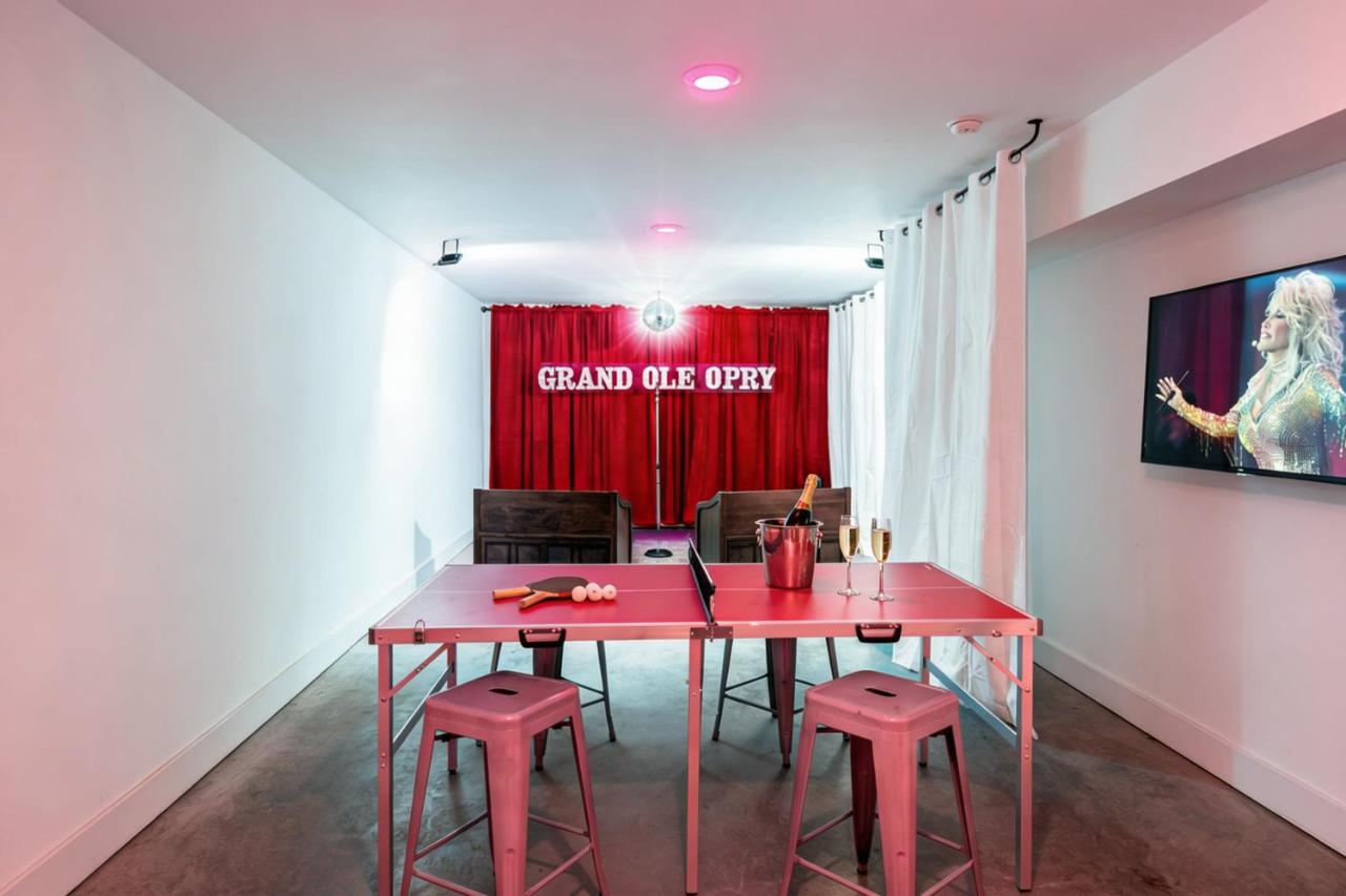 NEW Dollys Dream 12 Beds Downtown Nash Opry Karaoke - 5